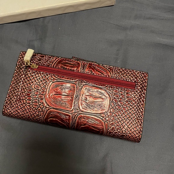 Guess wallet in ruby brand new in box with tags - Picture 7 of 10
